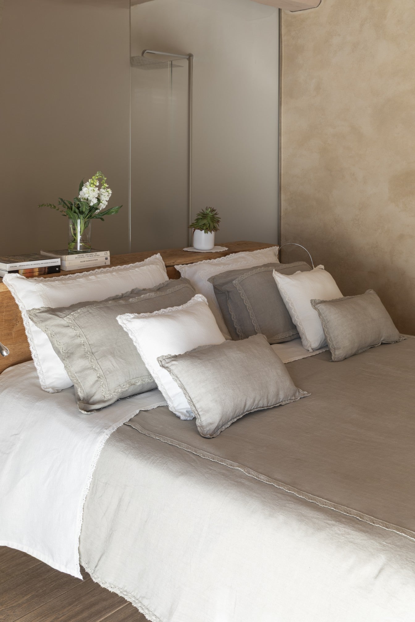 Lenzuolo in puro lino con coppia federe Merletto