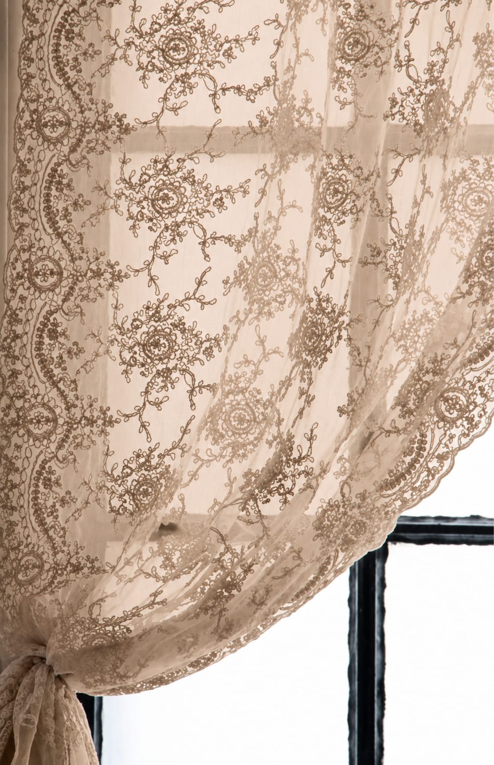 Corinthian curtain with lace loop