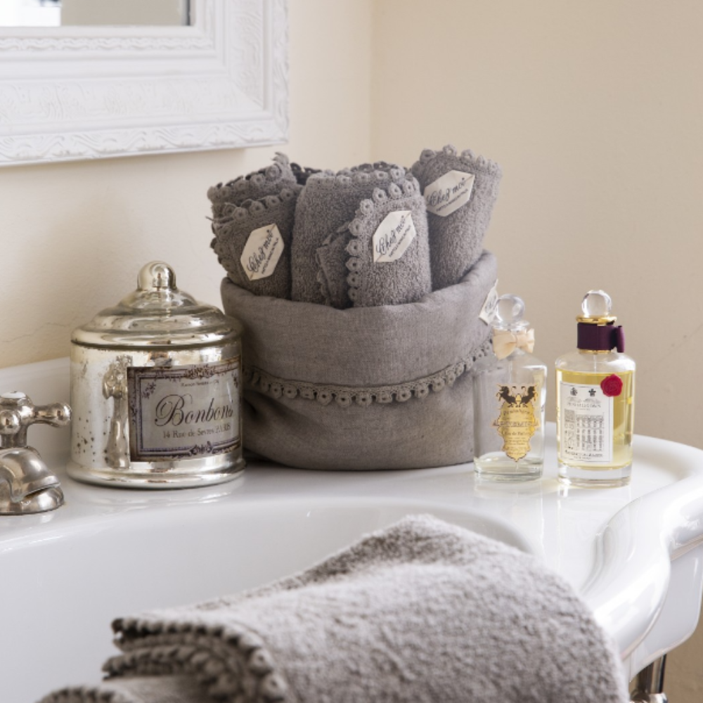 Sacchettino soffice in Puro Lino Bon Ton e tris lavette spugna Bon Ton