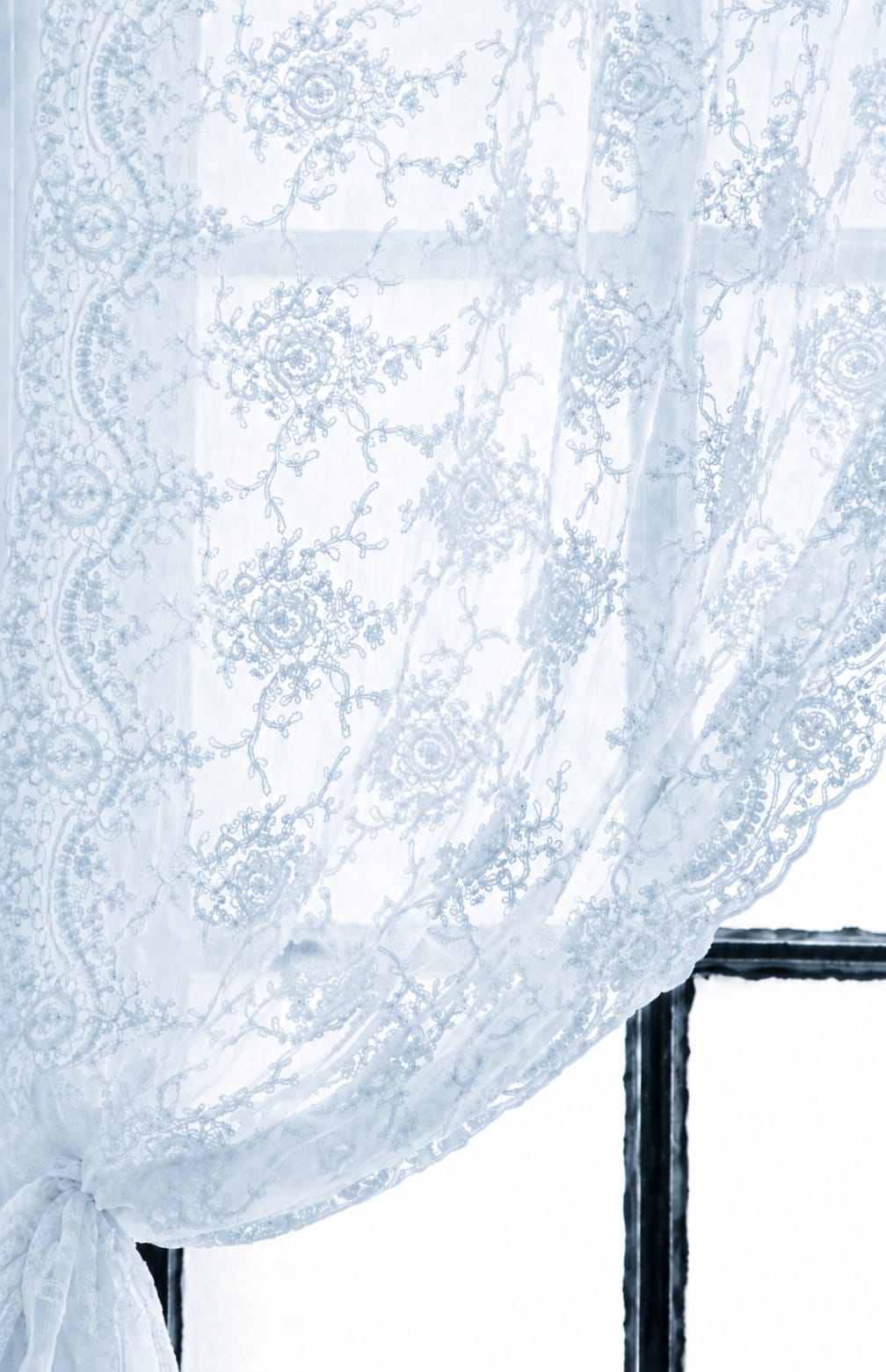 Corinthian curtain with lace loop