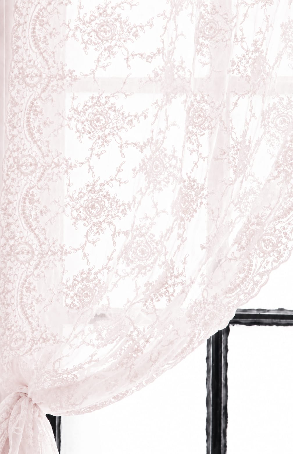 Corinthian curtain with lace loop