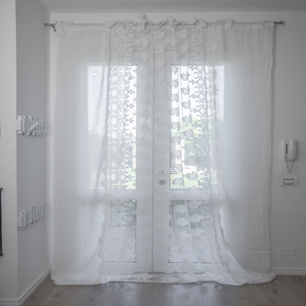 Petra Inlay Curtain Central