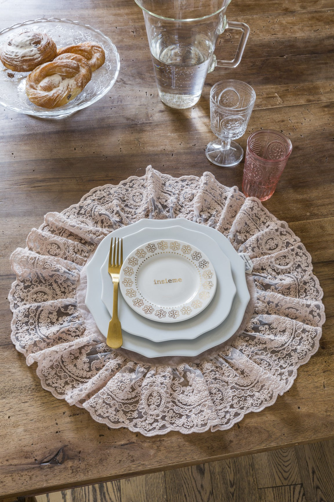 2er-Set Tischsets mit korinthischem Rahmen