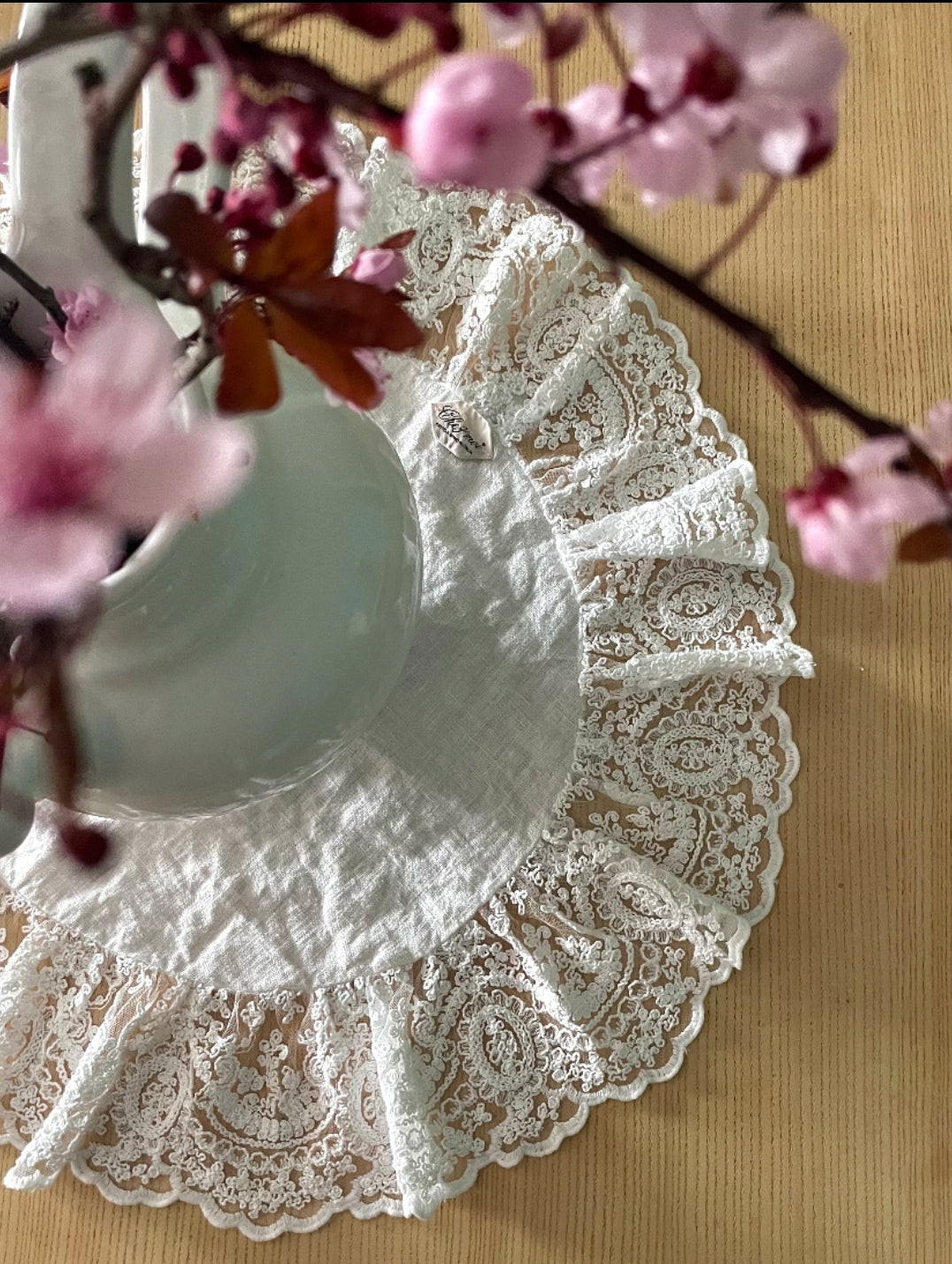 2er-Set Tischsets mit korinthischem Rahmen