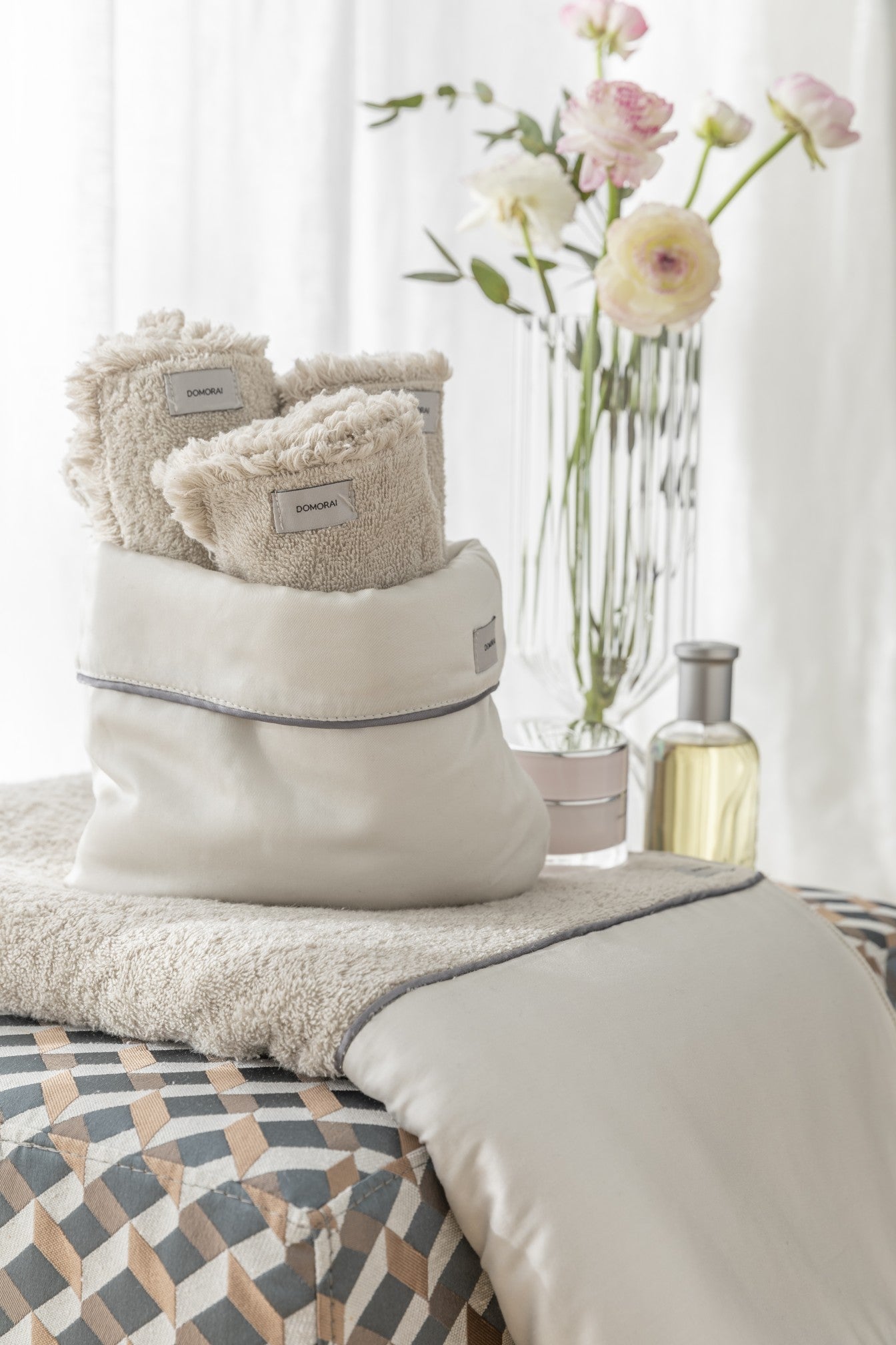 Sacchettino soffice in raso Luxor e tris lavette spugna