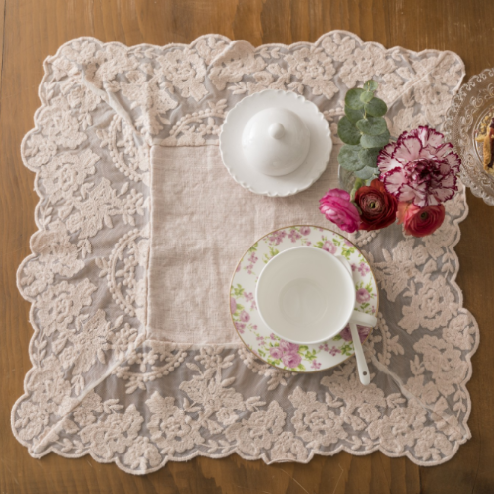 Versailles Frame Doily