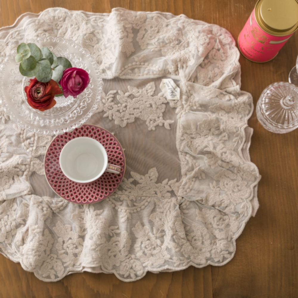 Versailles Ruffle Doily