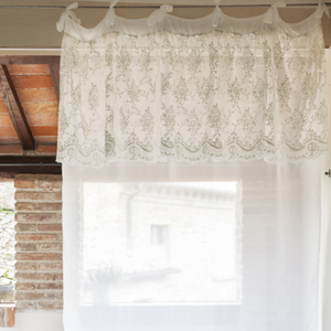 Organza curtain with Corinthian valance