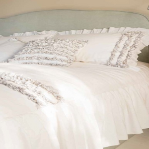 Chic duvet cover with pair of pillowcases