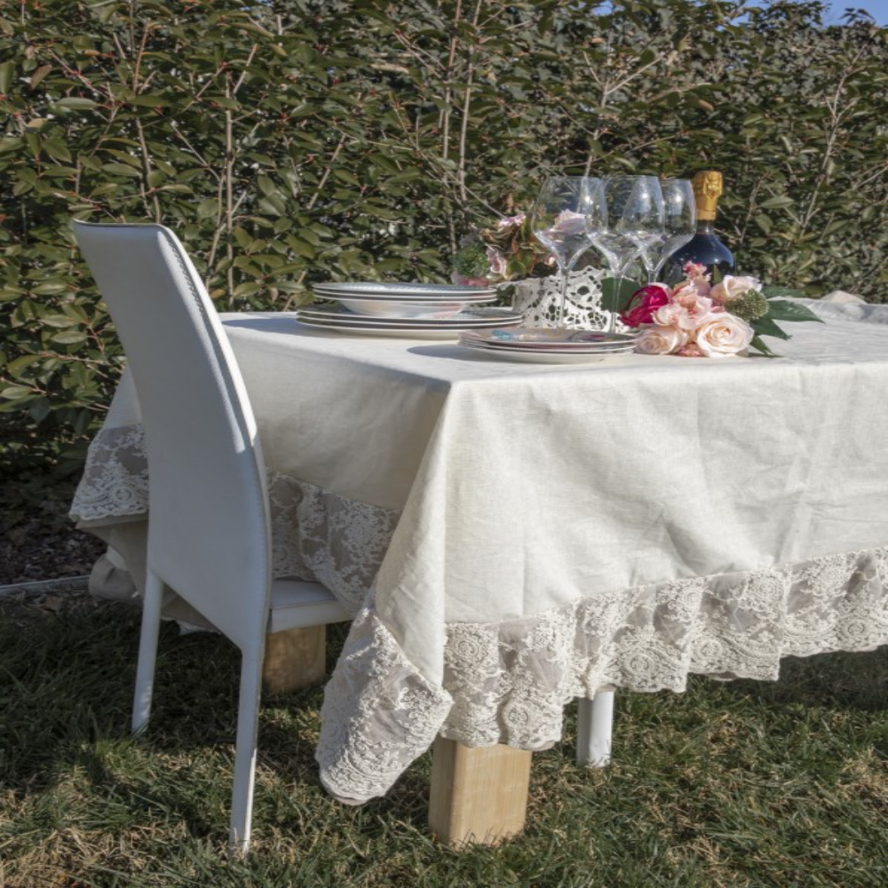 Stain-resistant tablecloth in pure waxed linen Volant Corinzio