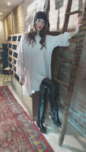 Load and play video in Gallery viewer, Maxi Blouse Venice
