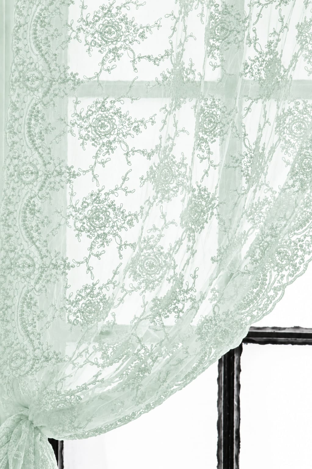 Corinthian curtain with lace loop